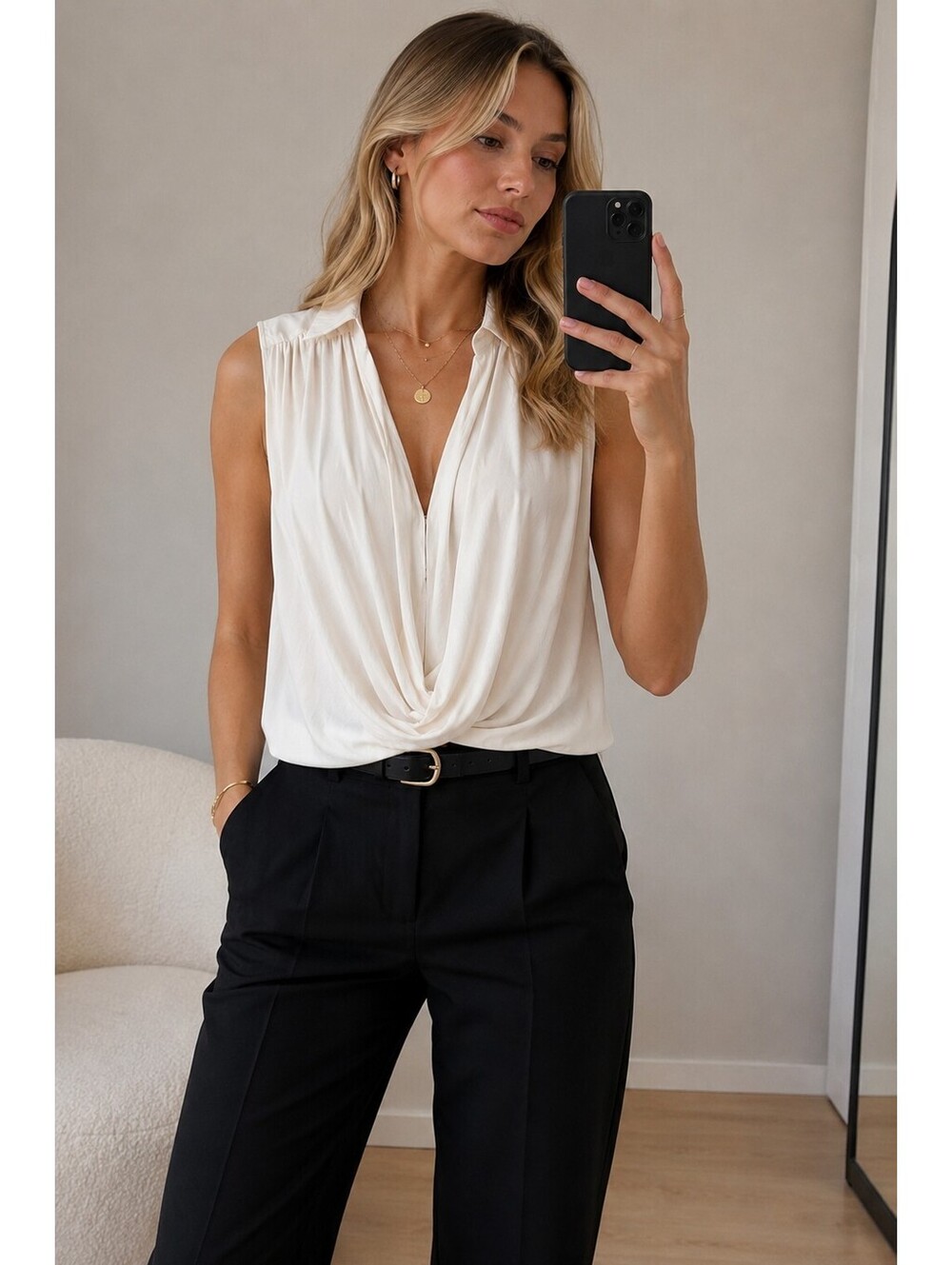 Alice + Olivia Sleeveless White Silk Blend Blouse